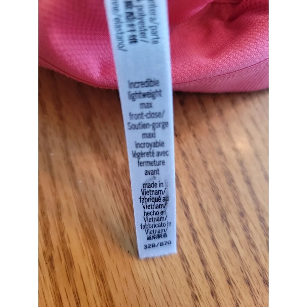 Victoria's Secrets VSX Sports Bra Maximum Support Front Zip Coral Size 32B